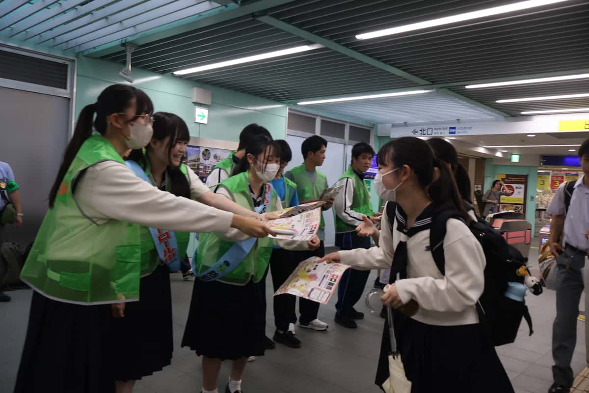 【東京】痴漢被害「いつ巻き込まれるか分からない」　高校生や大学生が「たすきリレー」で啓発活動